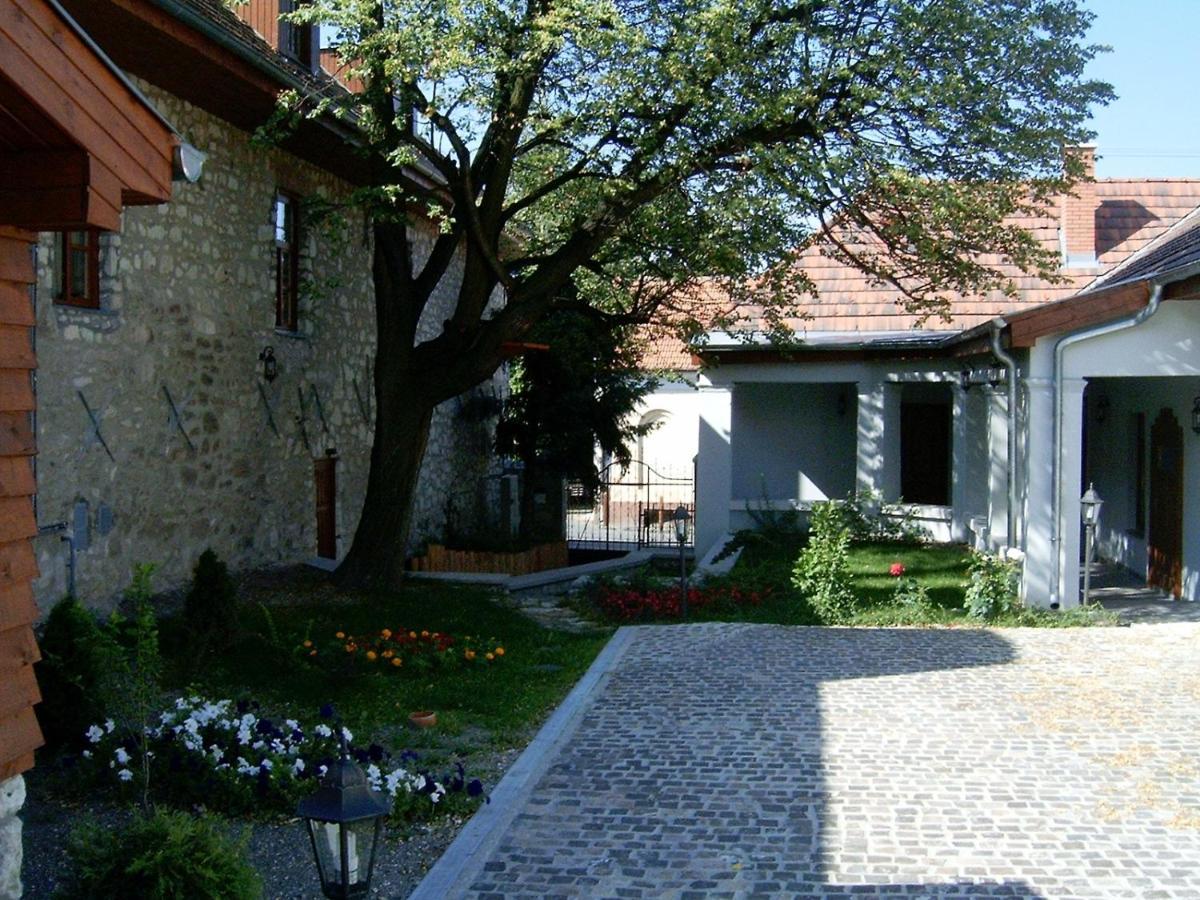 Bártfay Udvarház Tállya Exterior foto